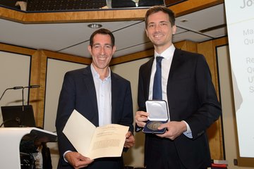 Joannis receives the Otto Hahn Medal