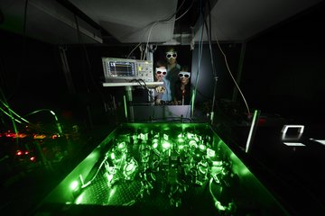 A glimpse into the lithium lab set-up at the Max Planck Institute of Quantum Optics.
